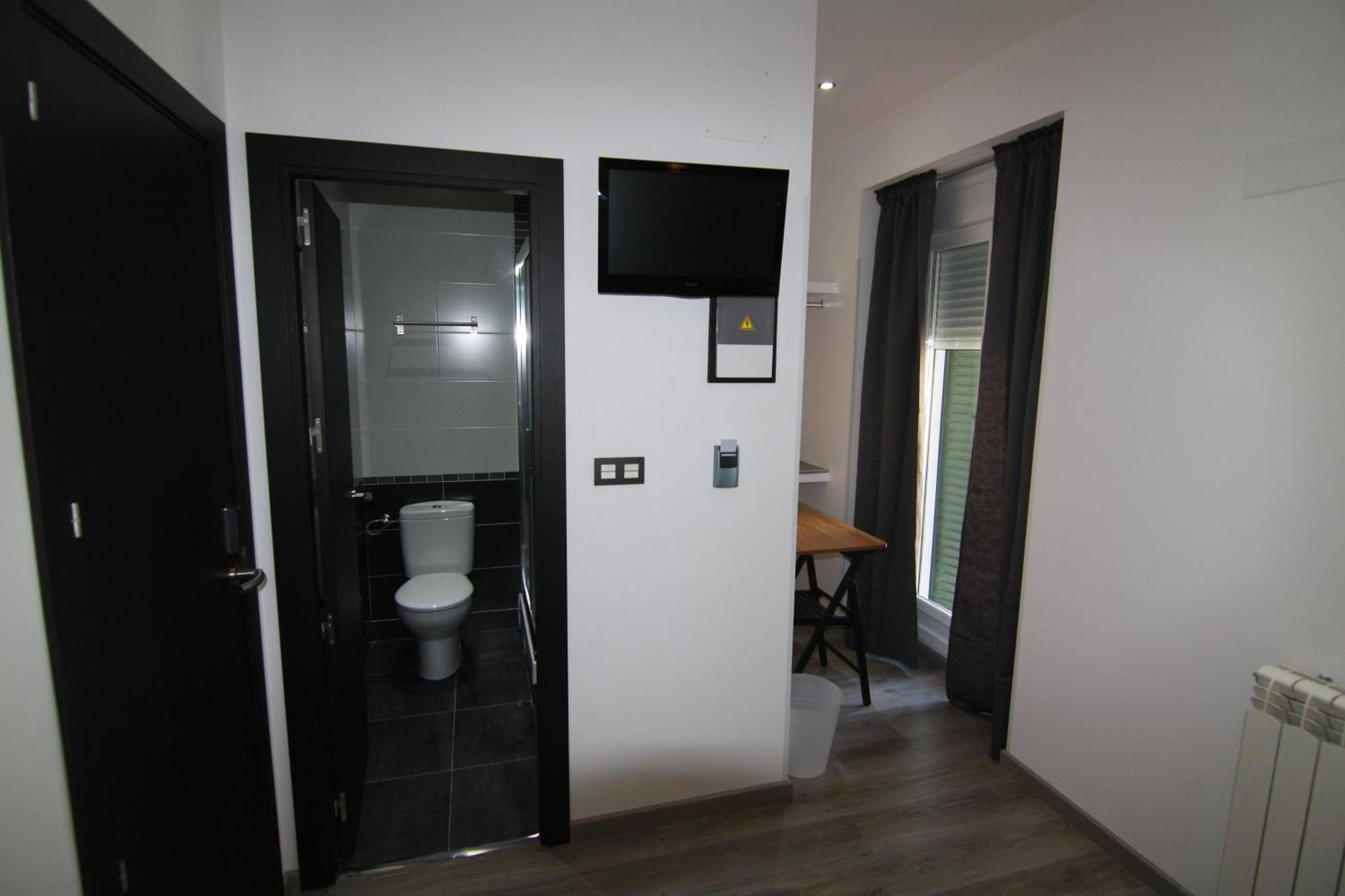 Hostal Mh Fuencarral, Madrid